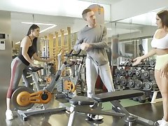 Woman came involving the gym not be fitting of out of the limelight but pussy-nailing